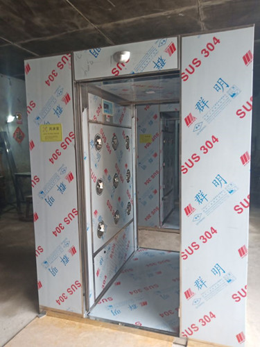 風淋室內(nèi)部結(jié)構(gòu)、是否有危害、注意事項、吹淋方向