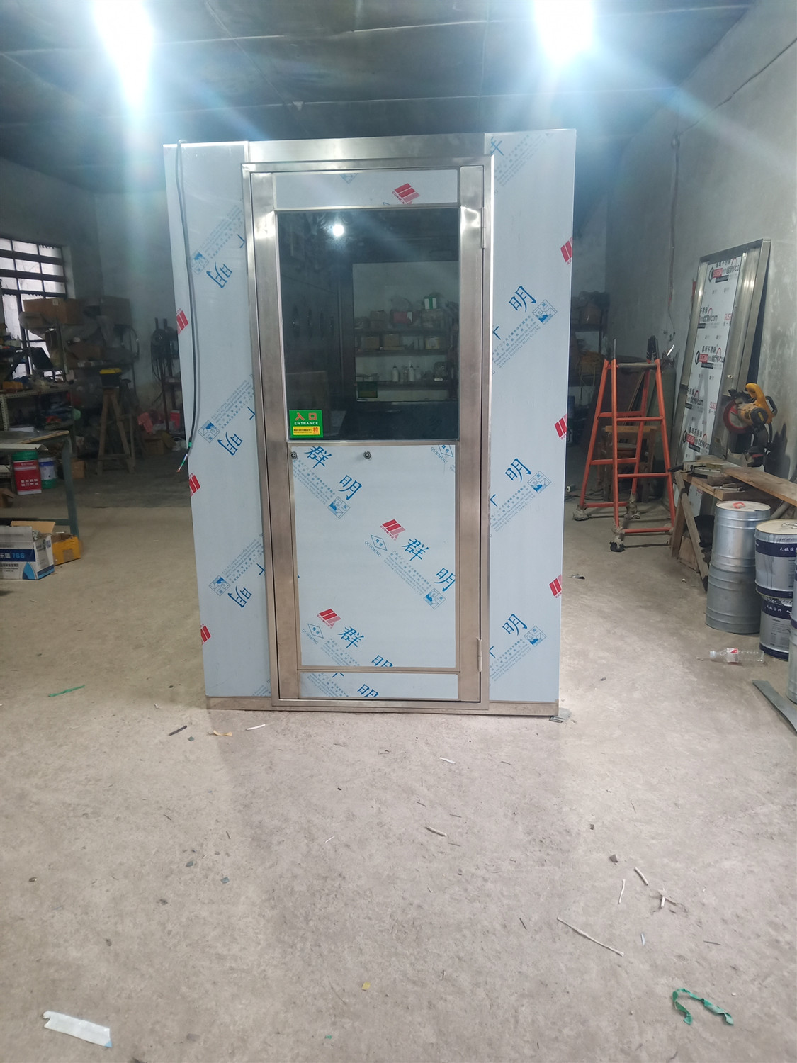 沈陽風(fēng)淋室廠家:風(fēng)淋室在無塵室凈化工程中的主要作用有哪些?